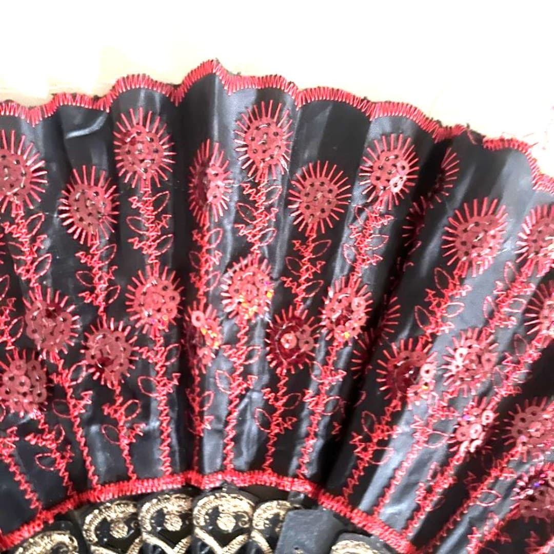 Elegant Black and Red Fan - Thumbnail 5
