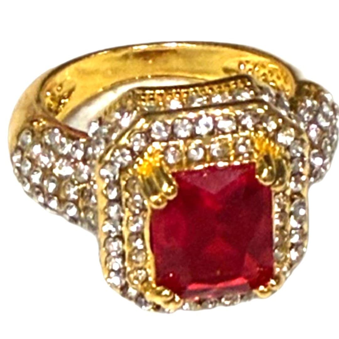 Beautiful Synthetic Ruby Ring Size: 8 - Image 1