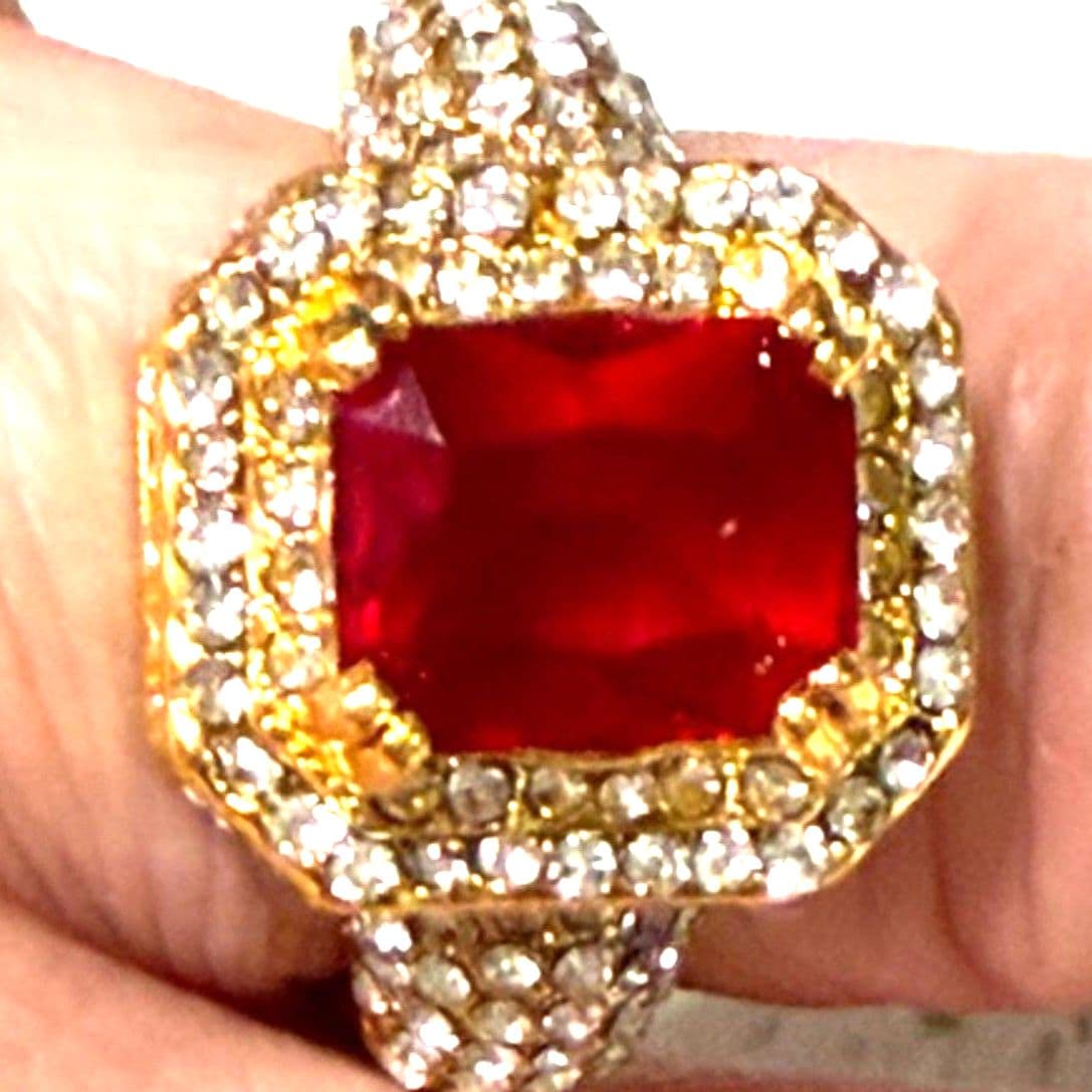 Beautiful Synthetic Ruby Ring Size: 8 - Thumbnail 5