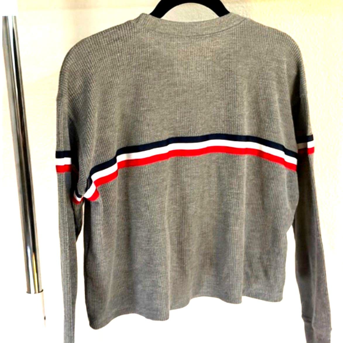 Hollister Gray Stripe Cropped Sweater Size XS Casual Long Sleeve Top - Thumbnail 4