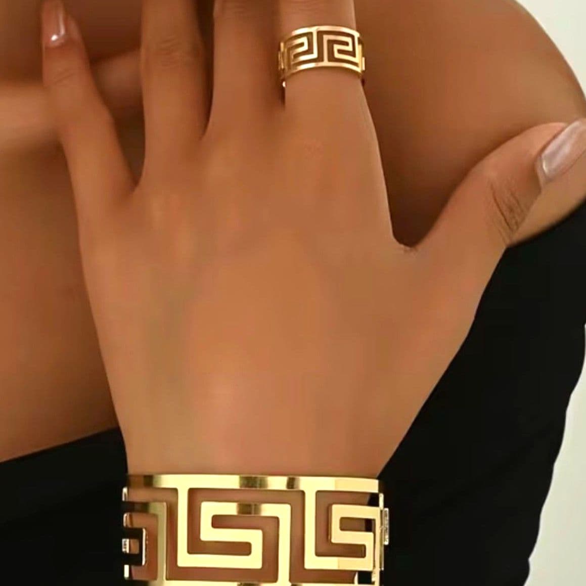 A Set Of Geometric Cut Bracelet And Ring Set - Thumbnail 7