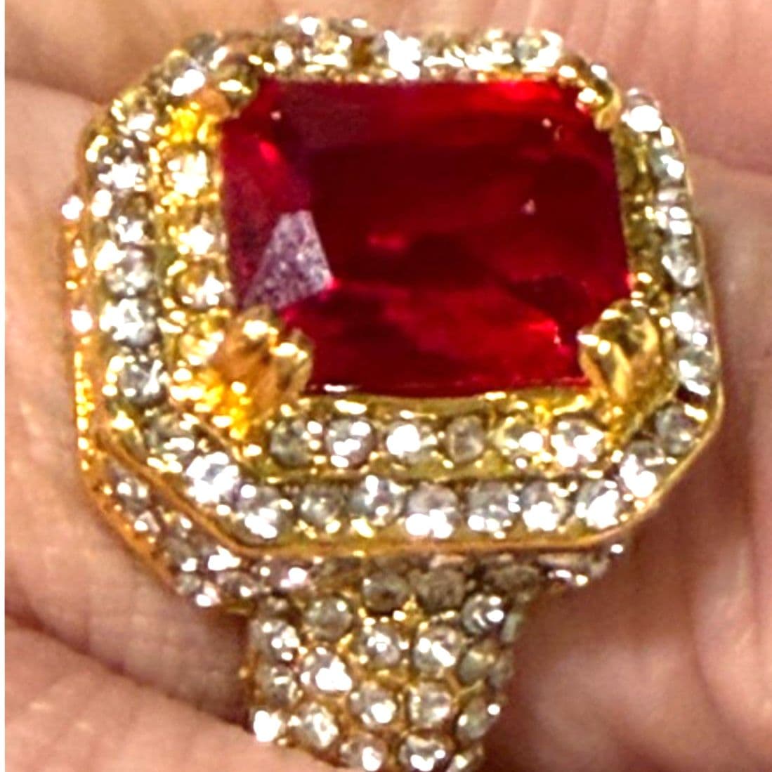 Beautiful Synthetic Ruby Ring Size: 8 - Thumbnail 9