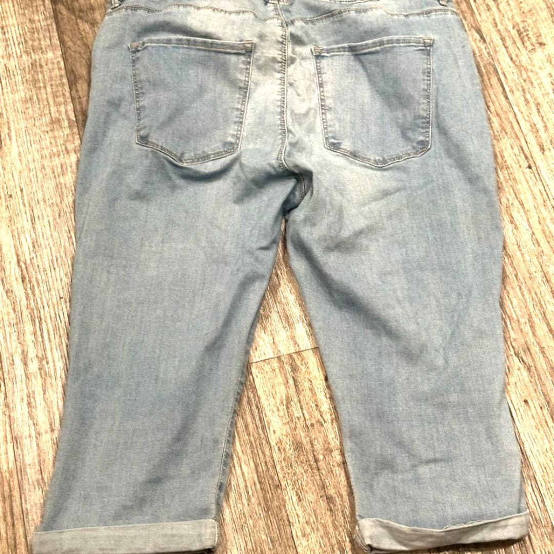 Women's Light Blue Denim Capri Jeans - Thumbnail 3