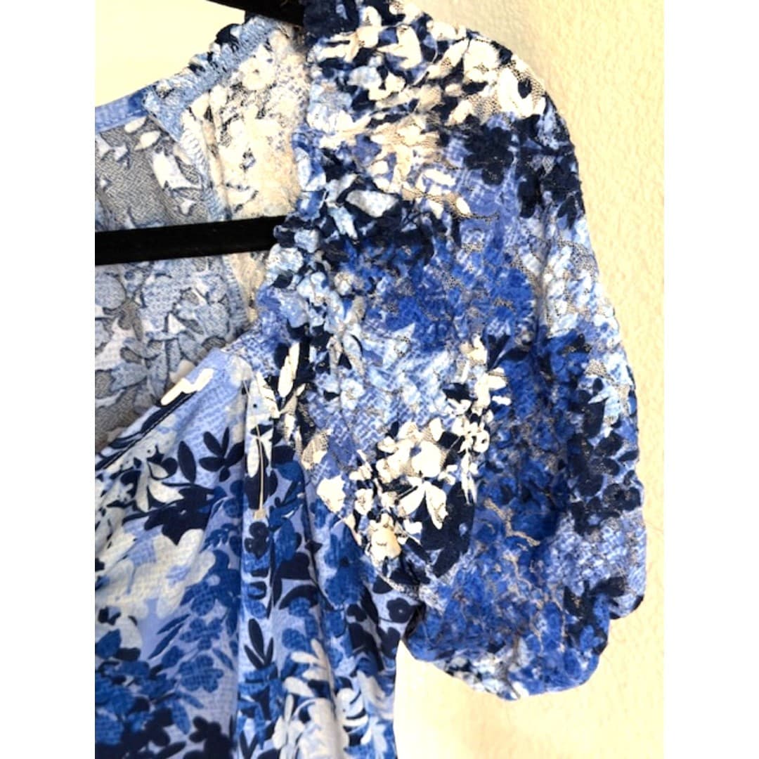 Adrienne Vittadini Blue Floral Blouse Size M Sheer Puff Sleeve Feminine Top - Thumbnail 4