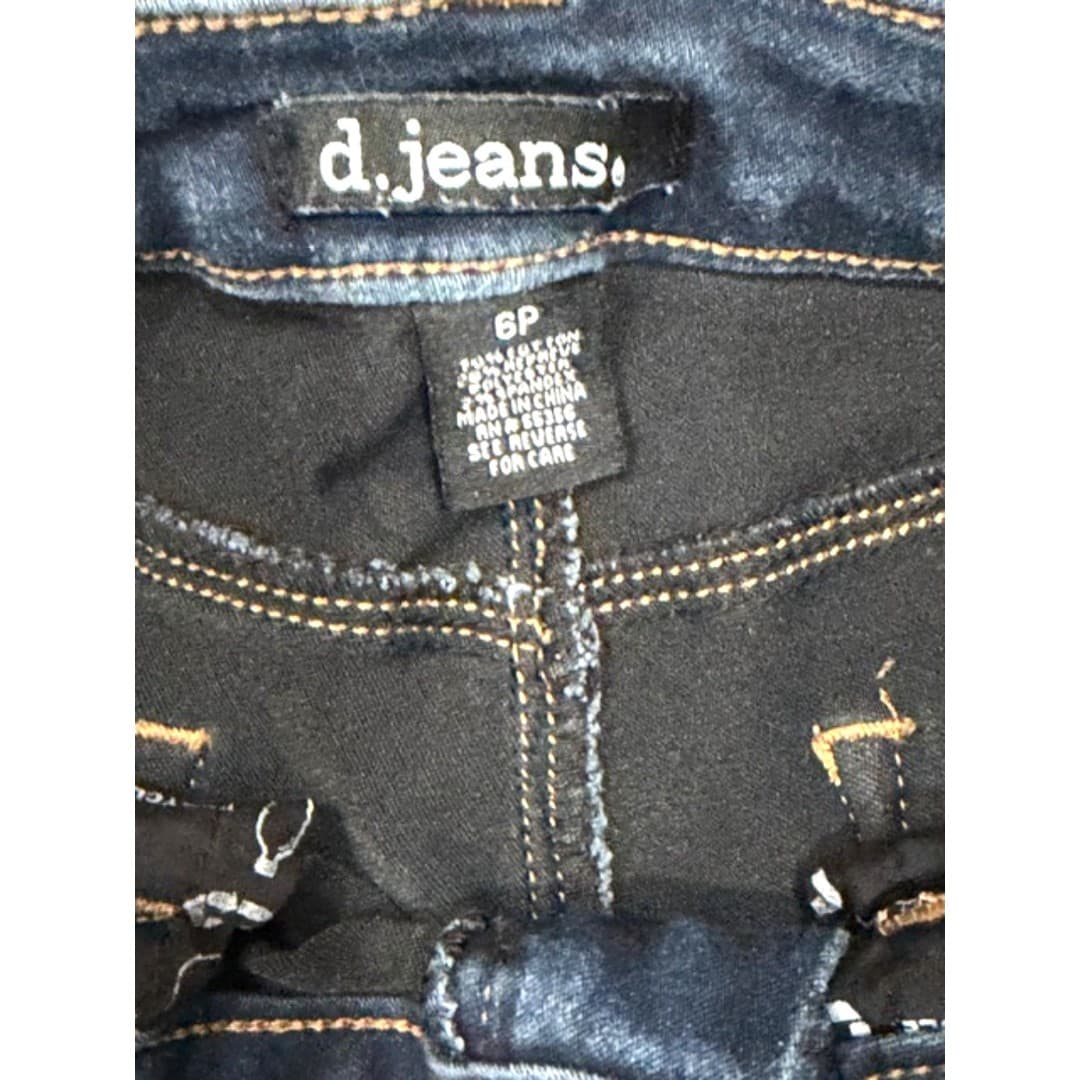 D. Jeans Dark Wash Skinny Jeans Size 6P Petite Stretch Denim Description: - Thumbnail 5