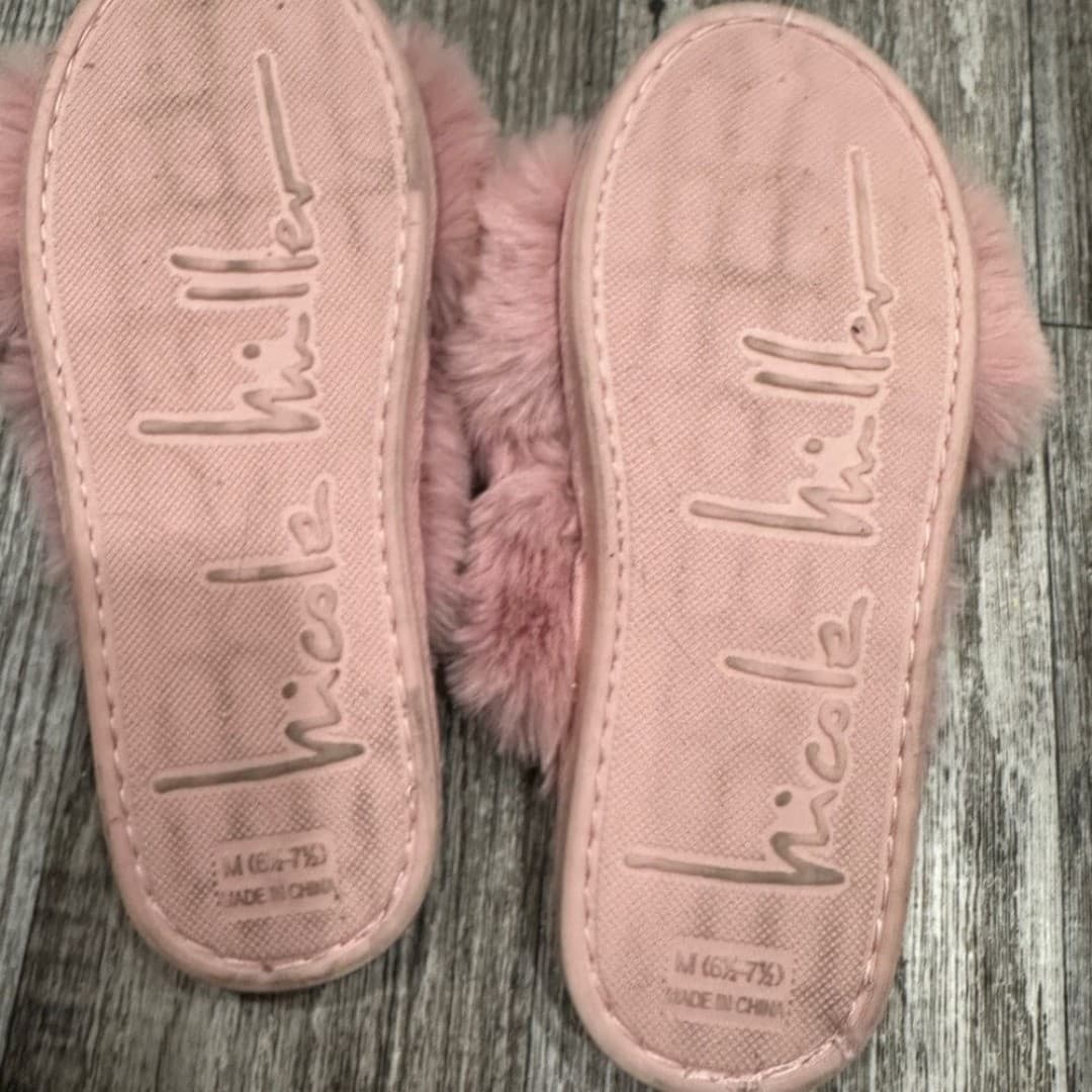 NWT Nicole Miller New York Pink Furry Bedroom Slippers - Thumbnail 4