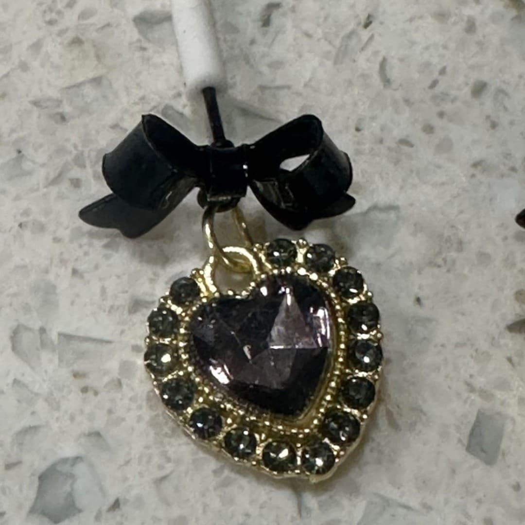 Gold and Black Heart Earrings - Thumbnail 6