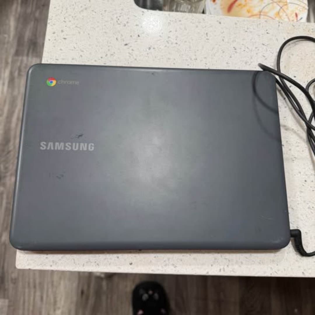 Samsung Chromebook 3 XE500C13-K02US laptop. - Thumbnail 3