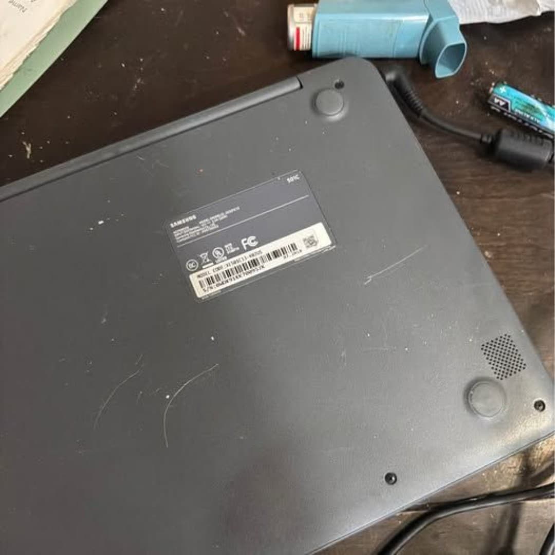 Samsung Chromebook 3 XE500C13-K02US laptop. - Thumbnail 5