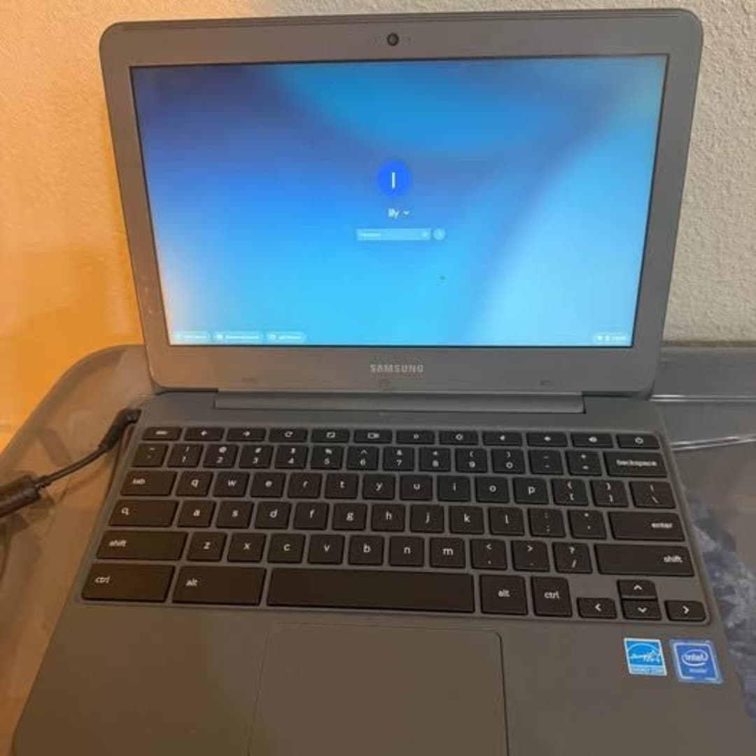 Samsung Chromebook 3 XE500C13-K02US laptop. - Image 1