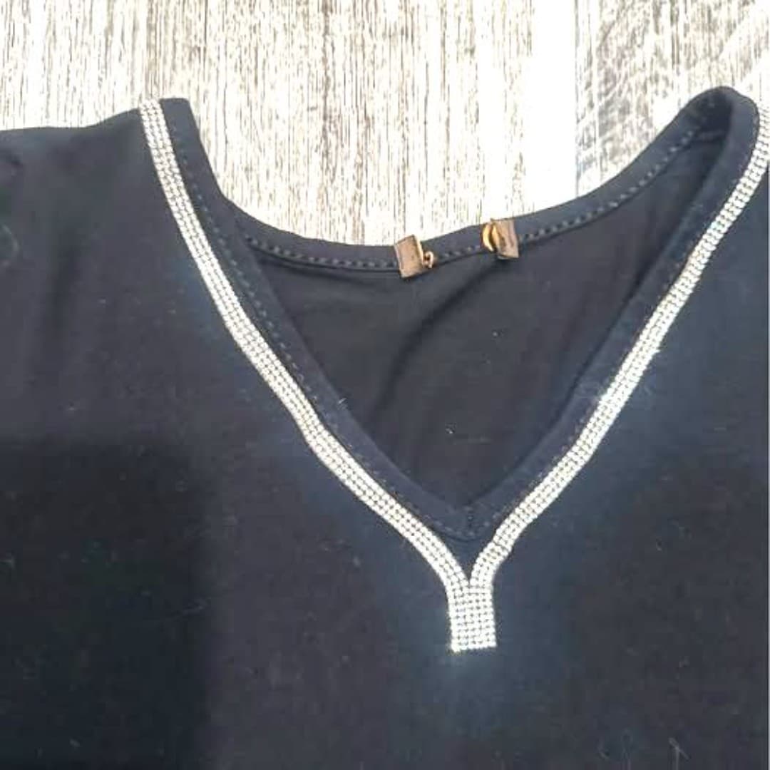 Black T-shirt with rhinestone neck - Thumbnail 4