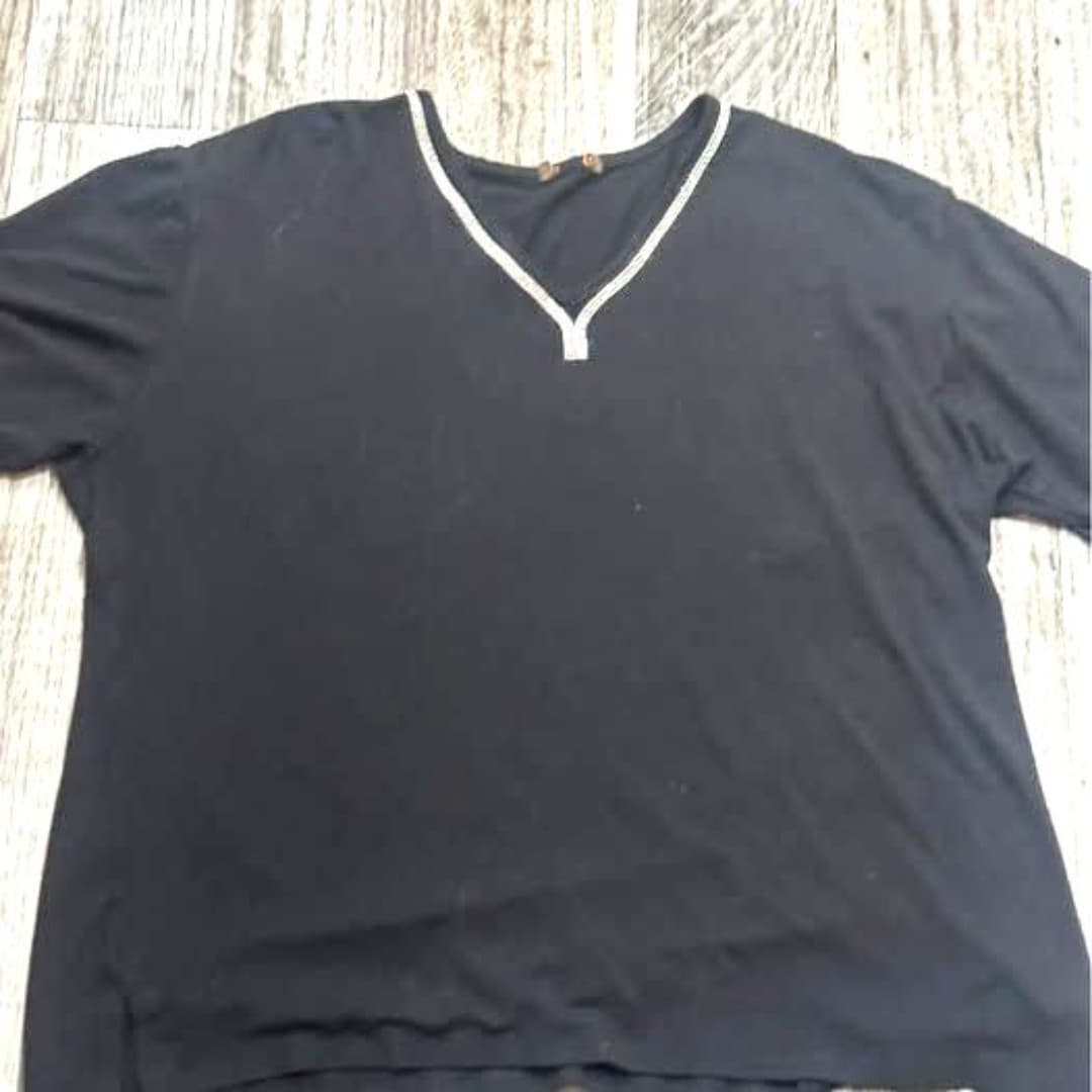 Black T-shirt with rhinestone neck - Thumbnail 3