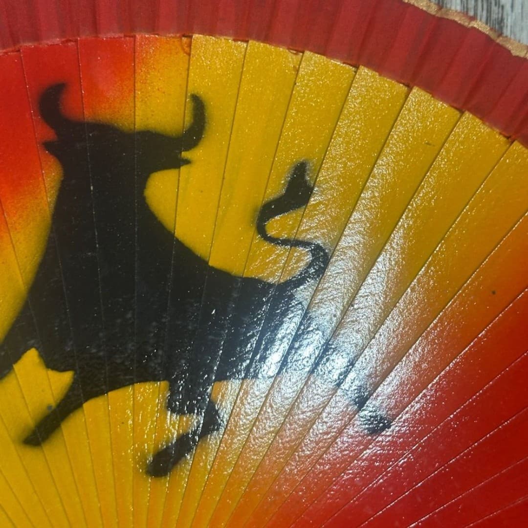 Spanish folding fan (abanico) featuring the iconic Osborne Bull - Thumbnail 4