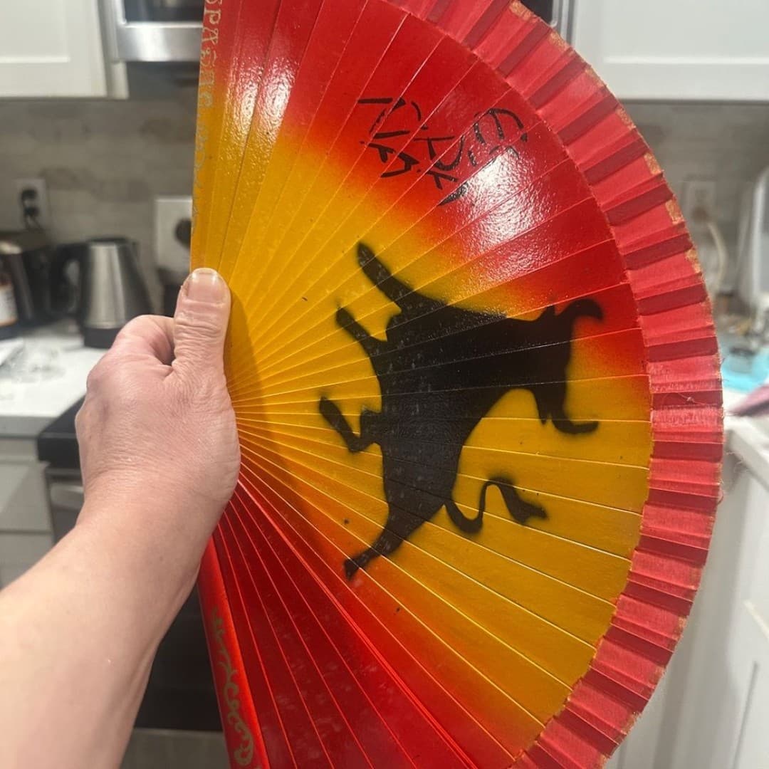 Spanish folding fan (abanico) featuring the iconic Osborne Bull - Thumbnail 10