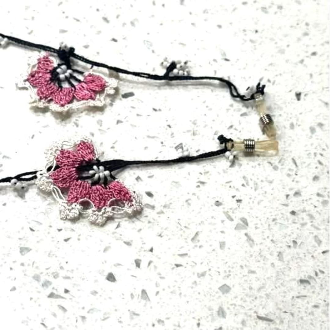 Handmade very special eyeglasses strap with pink flower design and white beads - Thumbnail 4