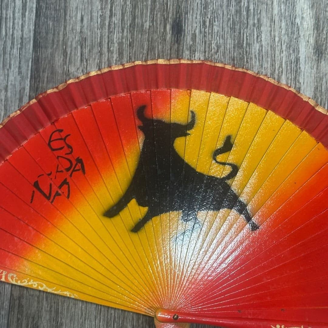 Spanish folding fan (abanico) featuring the iconic Osborne Bull - Thumbnail 5
