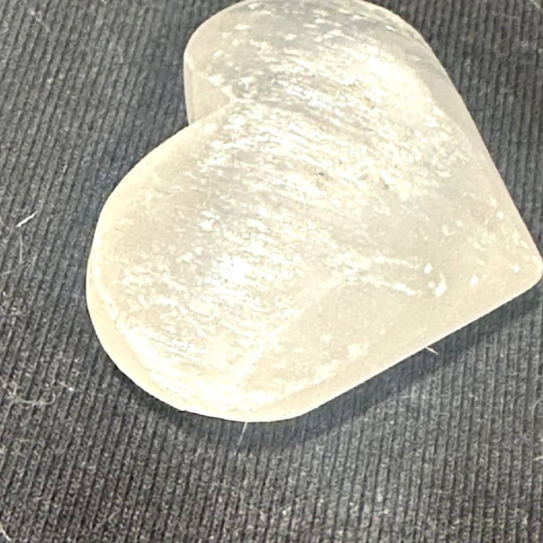 SelenitHeart-Shaped Stone For Spiritual Healing - Thumbnail 3