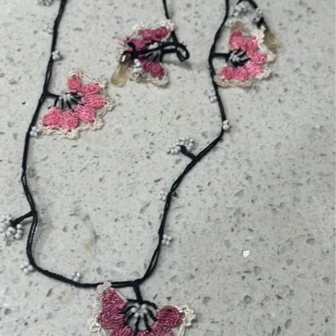 Handmade very special eyeglasses strap with pink flower design and white beads - Thumbnail 6