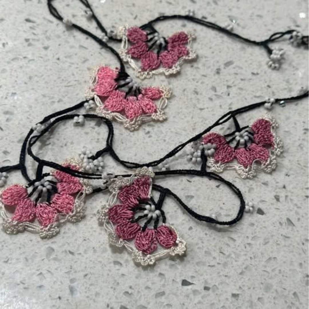 Handmade very special eyeglasses strap with pink flower design and white beads - Thumbnail 5