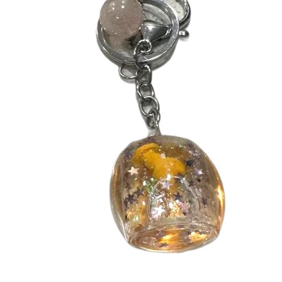 Keychain with car figure and glitter - Image 1