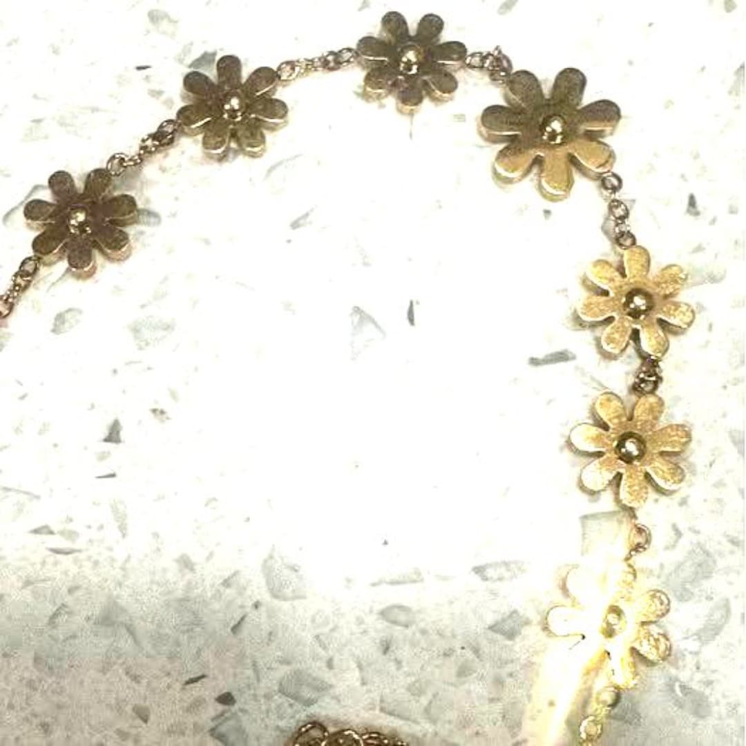 Stainless steel necklace with flowers - Image 1