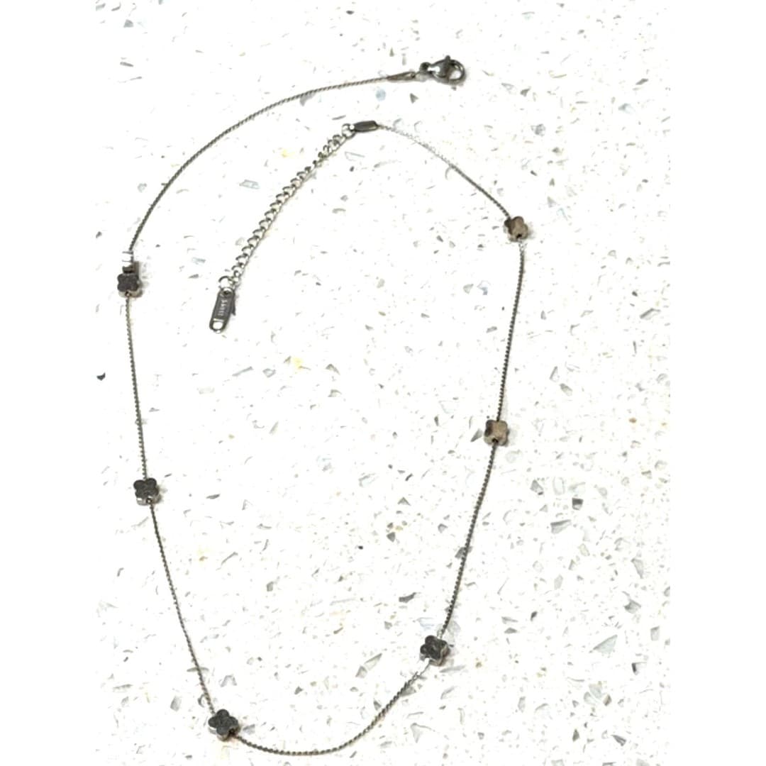 Stainless steel necklace with little flowers - Image 1