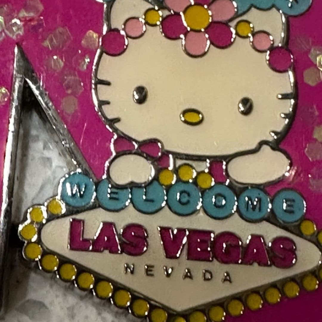 Hello Kitty Pink and Blue Las Vegas Keychain - Thumbnail 4