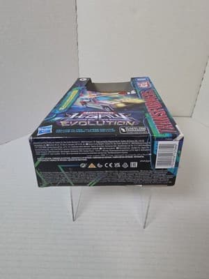 NEW: Hasbro F7016 Transformers Legacy Medix Evolution Action Figure - Thumbnail 5