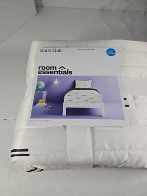 Twin/Twin Extra Long Satin Quilt White/Black - Room Essentials: Midweight - Thumbnail 3