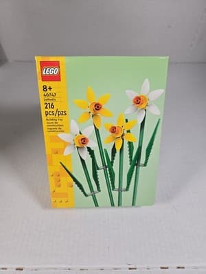 LEGO Botanicals: Daffodils (40747) - Image 1