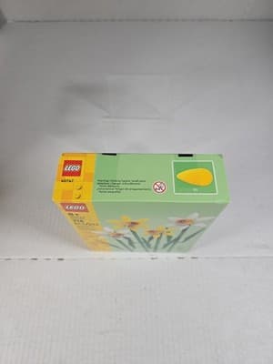 LEGO Botanicals: Daffodils (40747) - Thumbnail 6