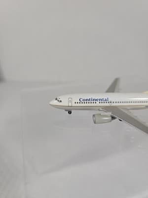 1:500 Herpa Wings Continental Airlines Boeing 737-700 N24702 512466 New Generati - Thumbnail 3
