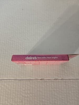 Claire's Press on Nails 24 Faux Nails for Child New - Thumbnail 4