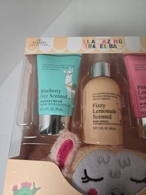 Studio Selection ~ LLAMAZING TRAVEL BAG & SHOWER 4PC GIFT SET ~ NEW Sealed - Thumbnail 3