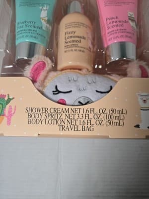 Studio Selection ~ LLAMAZING TRAVEL BAG & SHOWER 4PC GIFT SET ~ NEW Sealed - Thumbnail 2