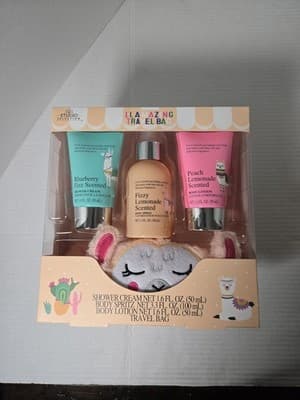 Studio Selection ~ LLAMAZING TRAVEL BAG & SHOWER 4PC GIFT SET ~ NEW Sealed - Image 1