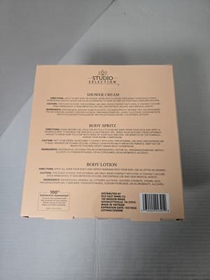 Studio Selection ~ LLAMAZING TRAVEL BAG & SHOWER 4PC GIFT SET ~ NEW Sealed - Thumbnail 6