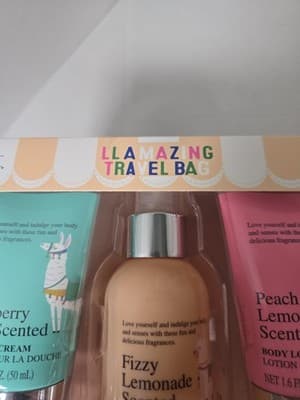 Studio Selection ~ LLAMAZING TRAVEL BAG & SHOWER 4PC GIFT SET ~ NEW Sealed - Thumbnail 5