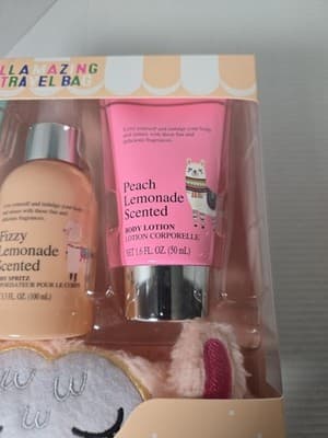Studio Selection ~ LLAMAZING TRAVEL BAG & SHOWER 4PC GIFT SET ~ NEW Sealed - Thumbnail 4