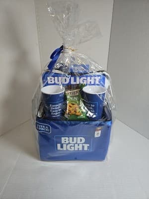 Bud Light Cooler Gift Including 2 Plastic Cups And Snyder's Pretzel Pieces NEW - Image 1