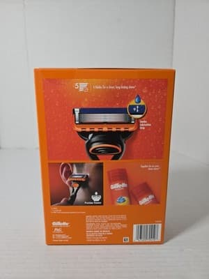 2 Gillette Fusion5 Winter Shave Bundle Gift Sets 5 Blade Razor Precision Trimmer - Thumbnail 2