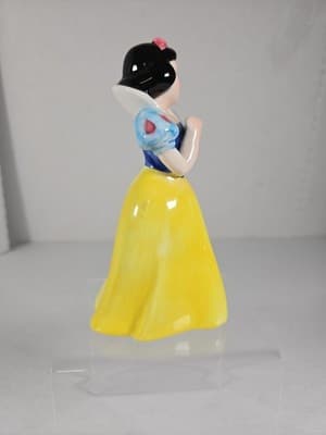 Vintage Snow White Porcelain Ceramic Figurine 5 1/2" Tall Walt Disney Japan - Thumbnail 4