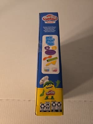 NEW Play-Doh Kitchen Creations Cakes Playset Hasbro Cake Arts Crafts Kids Toy - Thumbnail 3