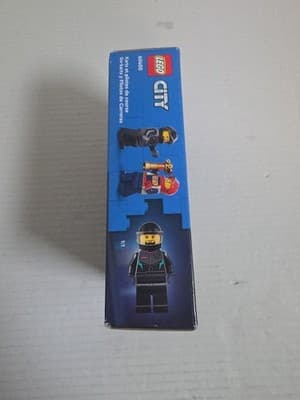 LEGO CITY: Go-Karts and Race Drivers (60400 - 99 pcs.) BRAND NEW - Thumbnail 4