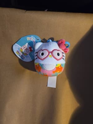 Squishmallows Sanrio Clip Hello Kitty/Friends Spring Time 3.5 Inch Soft Plush - Thumbnail 2