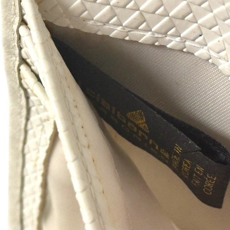 LIZ CLAIBORNE 1983 White Leather Triangle Compact Wallet Velcro Crossbody Bag - Thumbnail 8