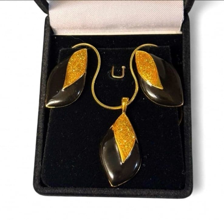 80’s Designer Black/Gold Diamond Dust Leaf Shape Earrings & Necklace Set - Image 1