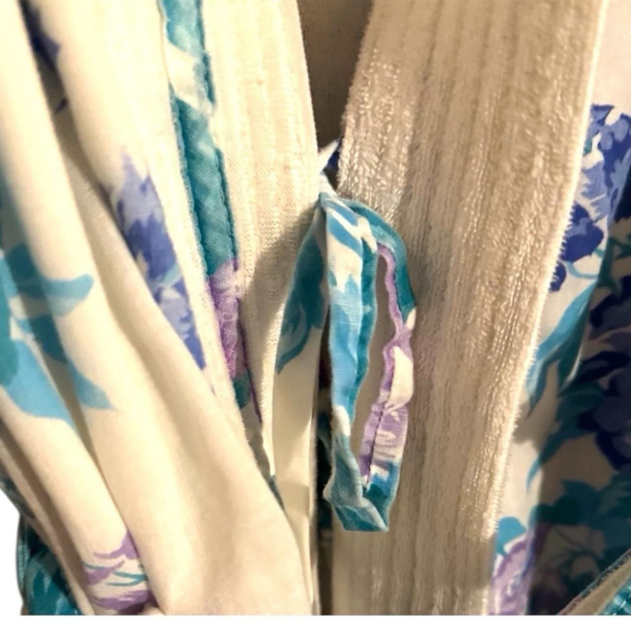 DELICATES 80’s White Purple & Blue Florals w/Terrycloth Accents Robe House Coat - Thumbnail 4