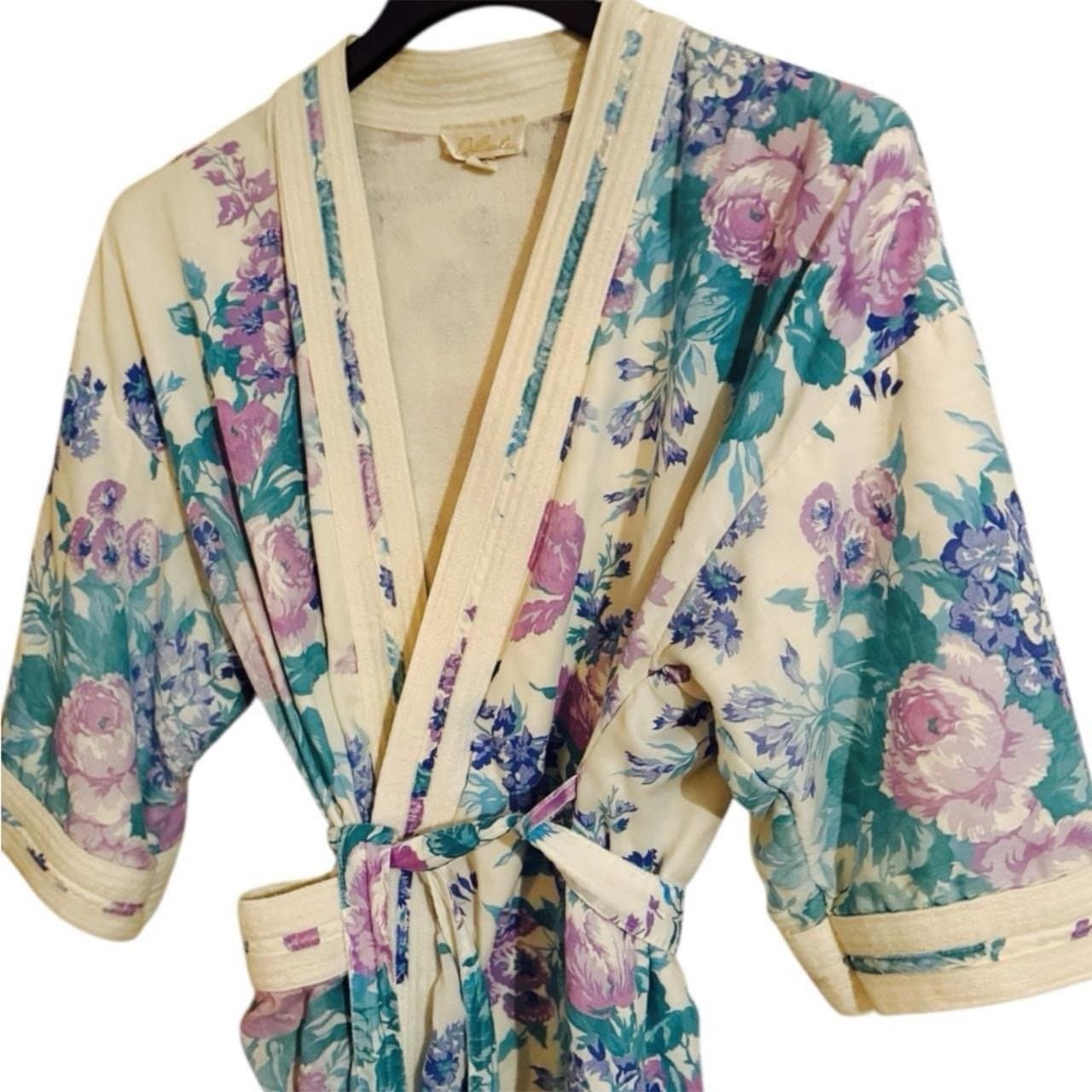 DELICATES 80’s White Purple & Blue Florals w/Terrycloth Accents Robe House Coat - Thumbnail 2