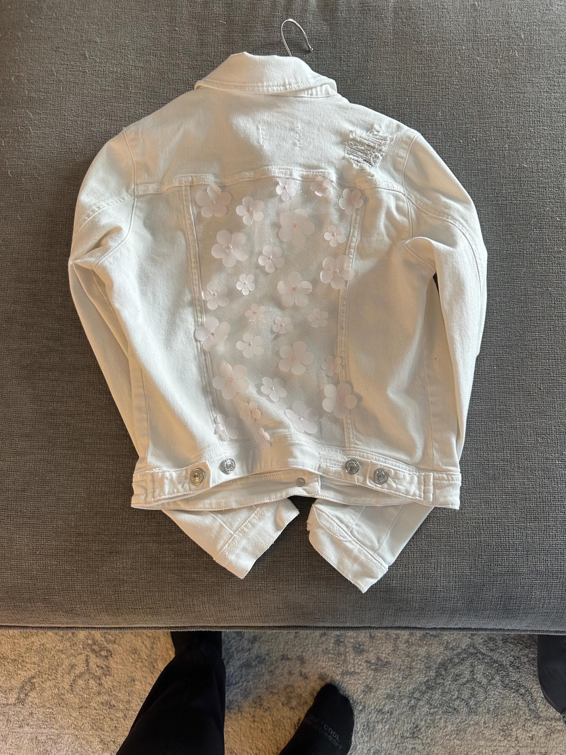 White denim with white flower on back - Image 1